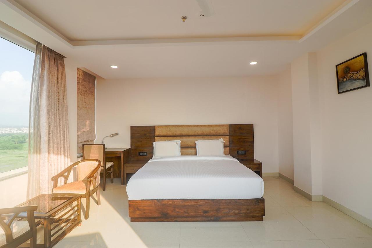 Fabhotel Mid Town Grand Panchkula Exterior photo