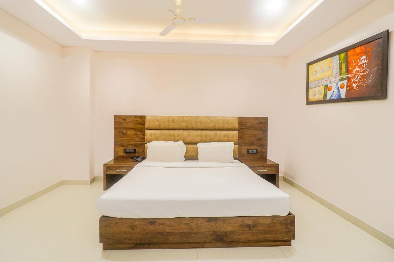 Fabhotel Mid Town Grand Panchkula Exterior photo