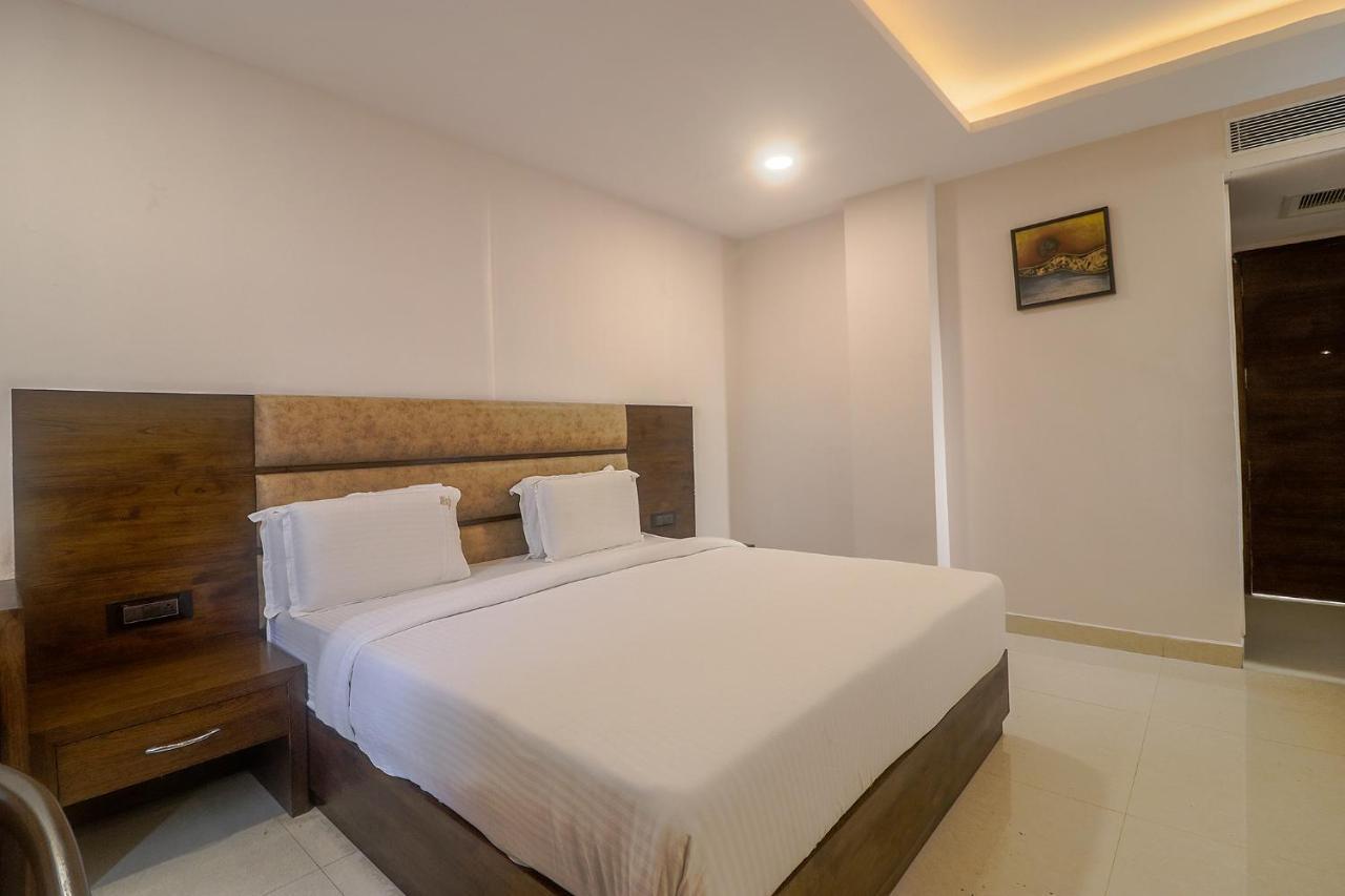 Fabhotel Mid Town Grand Panchkula Exterior photo