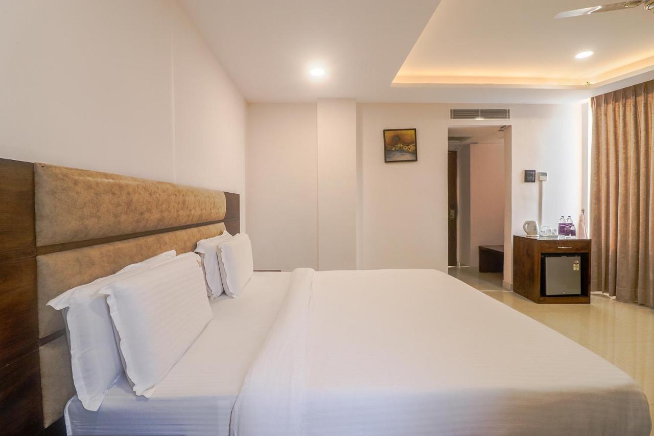 Fabhotel Mid Town Grand Panchkula Exterior photo