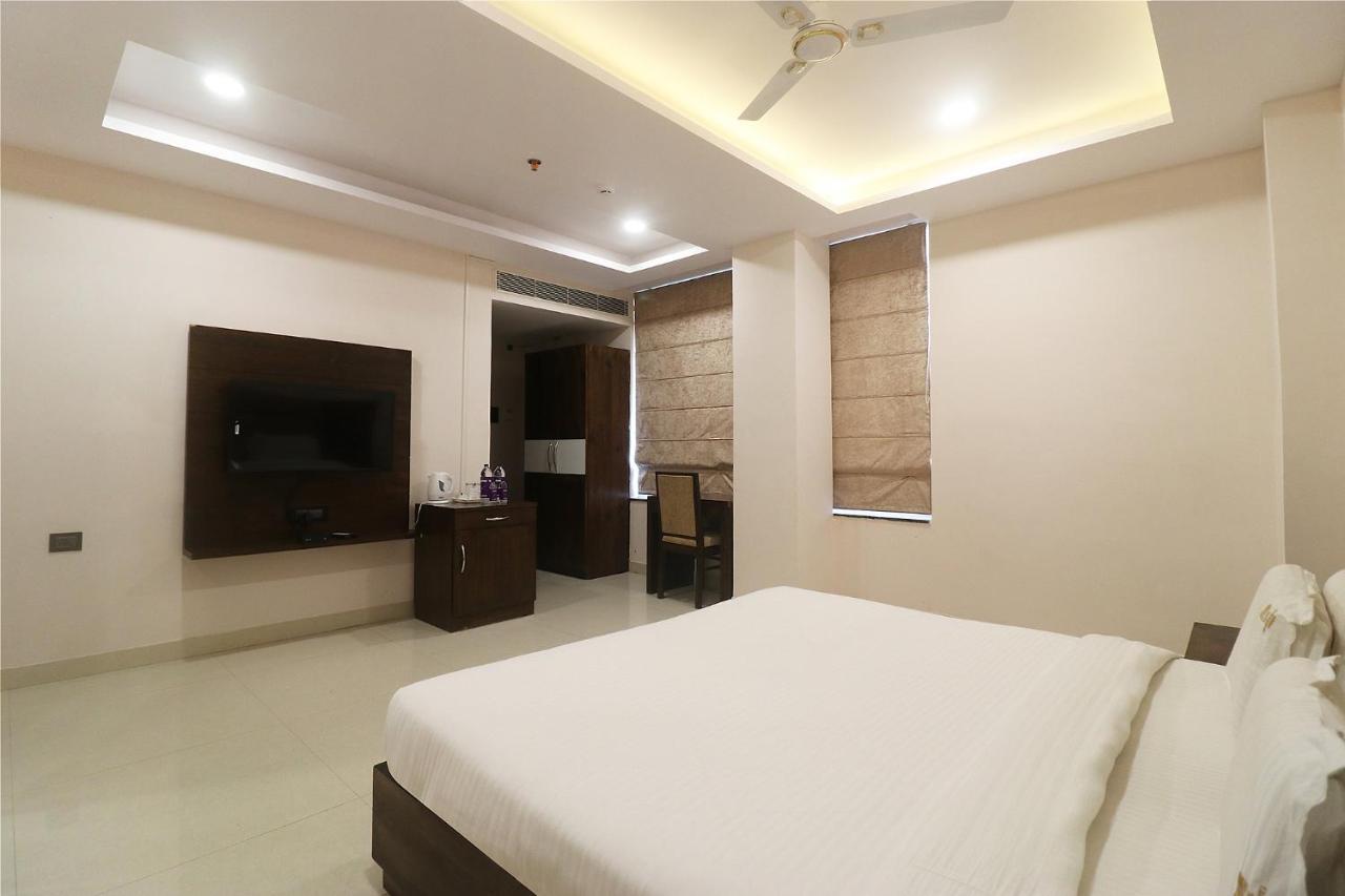 Fabhotel Mid Town Grand Panchkula Exterior photo